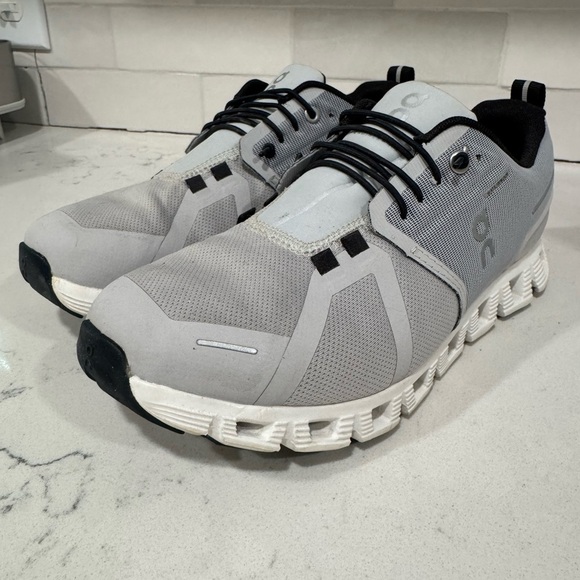 On Cloud Grey and Black Shoes size 7.5 - Picture 8 of 10